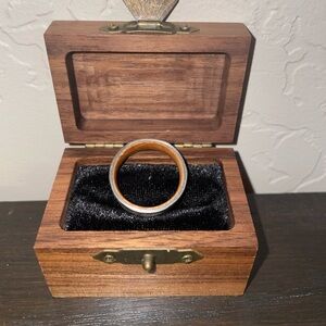 Men’s ring whiskey barrel and hammered titanium